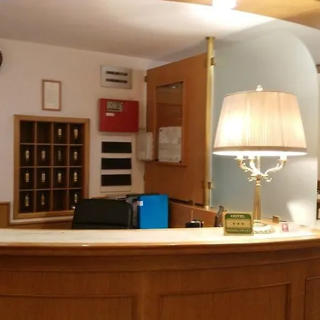 莱奥帕尔迪酒店 3*