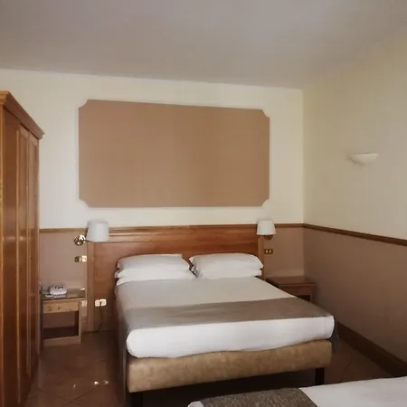Leopardi Hotel 3*