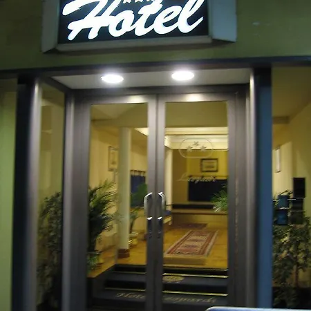 莱奥帕尔迪酒店