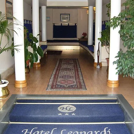 莱奥帕尔迪酒店 3*