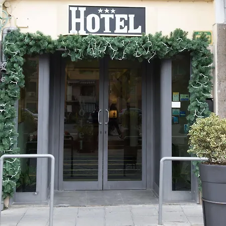 莱奥帕尔迪酒店