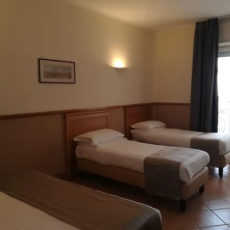 فندق Leopardi 3*