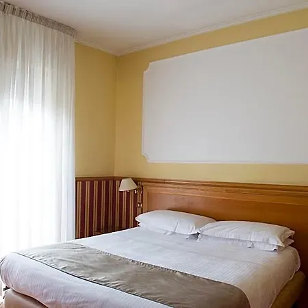 Leopardi Hotel 3*