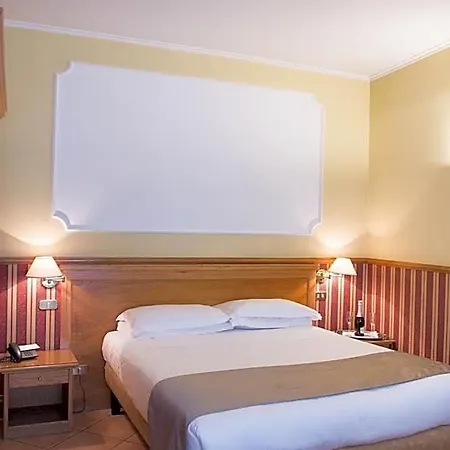 Leopardi Hotell 3*
