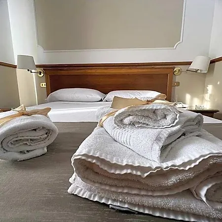 Hotel Leopardi 3*