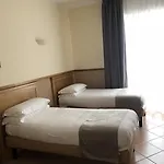 ホテル Leopardi 3*