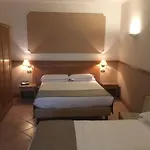 ホテル Leopardi 3*