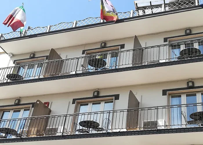 ホテル Leopardi 3*